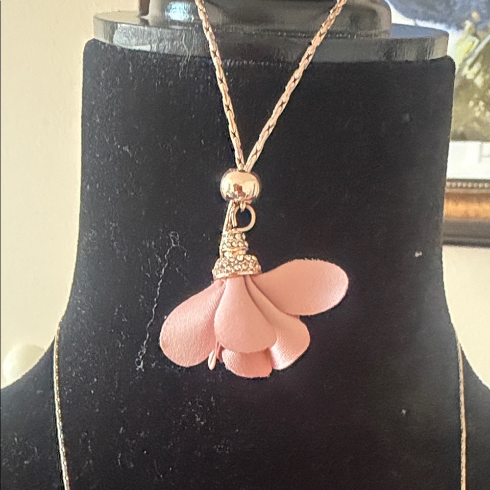 Pink Floral Jeweled Pendant Necklace and bracelet Set - Picture 3 of 5